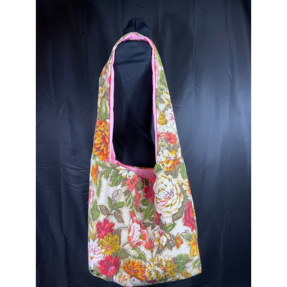 Large Hobo Bag, handmade with vintage canvas floral fabric from the 60"s, lined - Picture 5 of 6